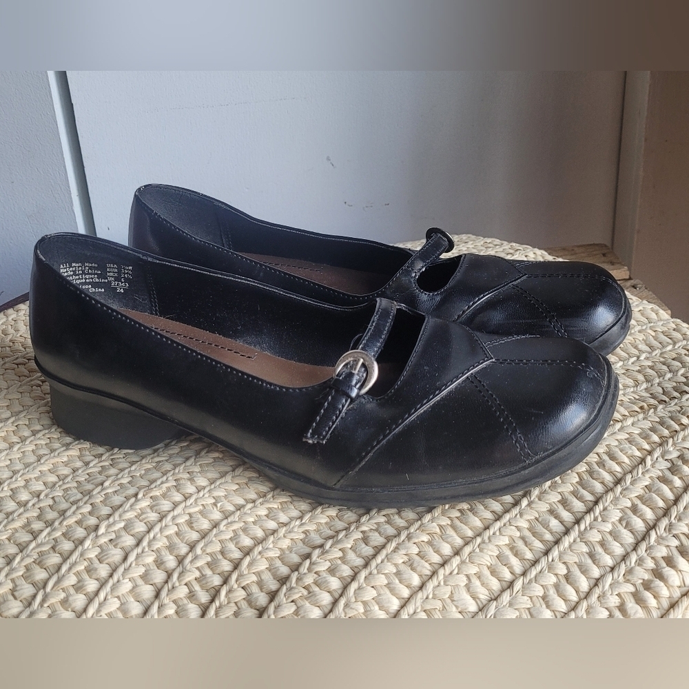 Predictions Black Flat Shoes Size 7.5W